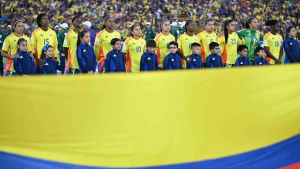 Preocupación en Colombia: importante jugadora salió lesionada en el debut del Mundial