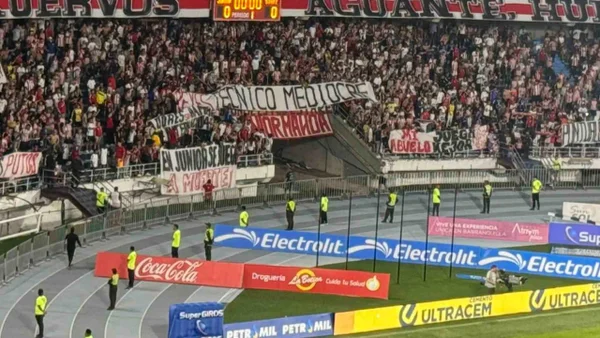 Hinchas del Junior de Barranquilla ‘apretaron’ al equipo tras malos resultados