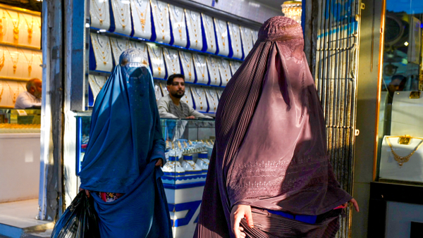 Talibanes buscan aplicar una nueva ley de moralidad en Afganistán Talibanes buscan aplicar una nueva ley de moralidad en Afganistán