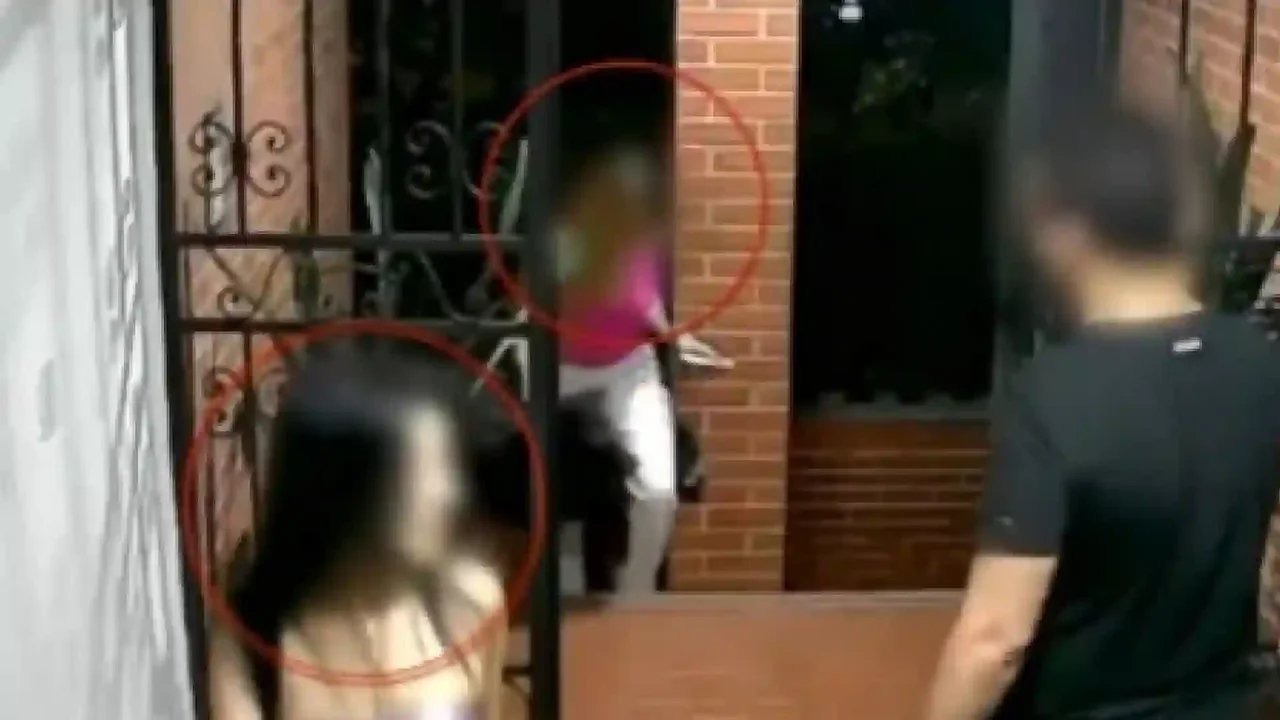 Dos mujeres y un hombre ofrecían falsos servicios sexuales a ...
