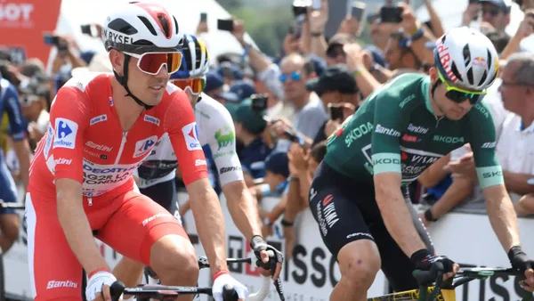 Sorpresa en la Vuelta a España 2024: Por escalofriante caída, líder se vio obligado a retirarse