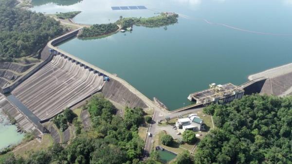 Gobierno pide bajar precios de energía ante altos niveles de embalses