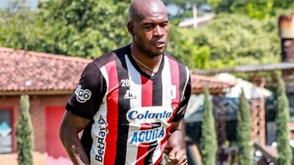 Víctor Ibarbo sorprende y regresa al fútbol colombiano tras su paso por América