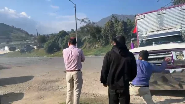 A piedra se enfrentaron conductores de vehículos particulares y de camiones en medio de bloqueos A piedra se enfrentaron conductores de vehículos particulares y de camiones en medio de bloqueos