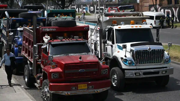 Estos son los bloqueos activos y las zonas del país más afectadas por el paro de camioneros, según la Policía