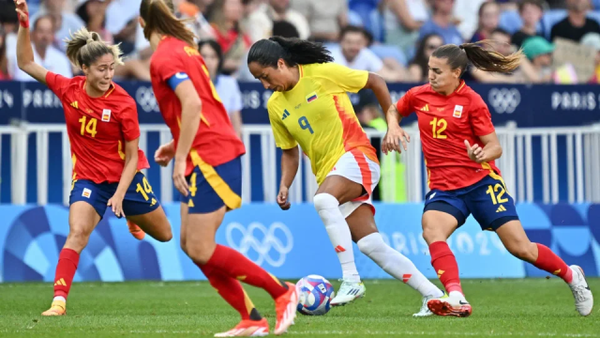 Mayra Ramírez peleará por el Balón de Oro y Linda Caicedo fue 'borrada' del Top-30