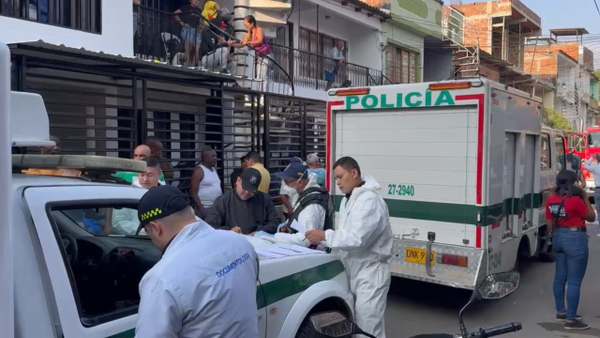 Una niña fue rescatada de un incendio que dejó cuatro personas muertas, en Cali Una niña fue rescatada de un incendio que dejó cuatro personas muertas, en Cali