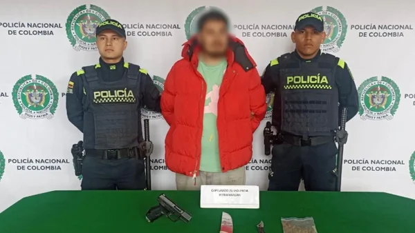 Madre e hija de siete años rescatadas cuando su pareja las agredía y amenazaba con cuchillo