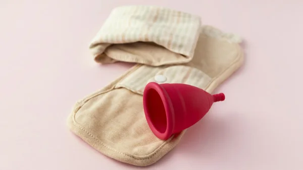 Aprobaron proyecto que garantizará insumos menstruales gratuitos en colegios públicos de Bogotá