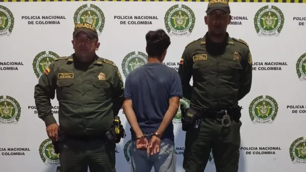 Video: así capturaron a hombre que habría sido sorprendido por su pareja abusando a hijastro en Tuluá Video: así capturaron a hombre que habría sido sorprendido por su pareja abusando a hijastro en Tuluá