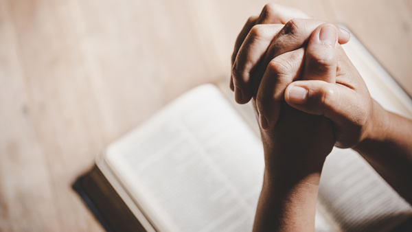 Corte Constitucional dice que colegios públicos no pueden imponer un credo en particular