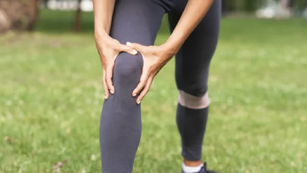 ¡Magia! Siga estos trucos que logran aliviar rápidamente el dolor de rodilla ¡Magia! Siga estos trucos que logran aliviar rápidamente el dolor de rodilla