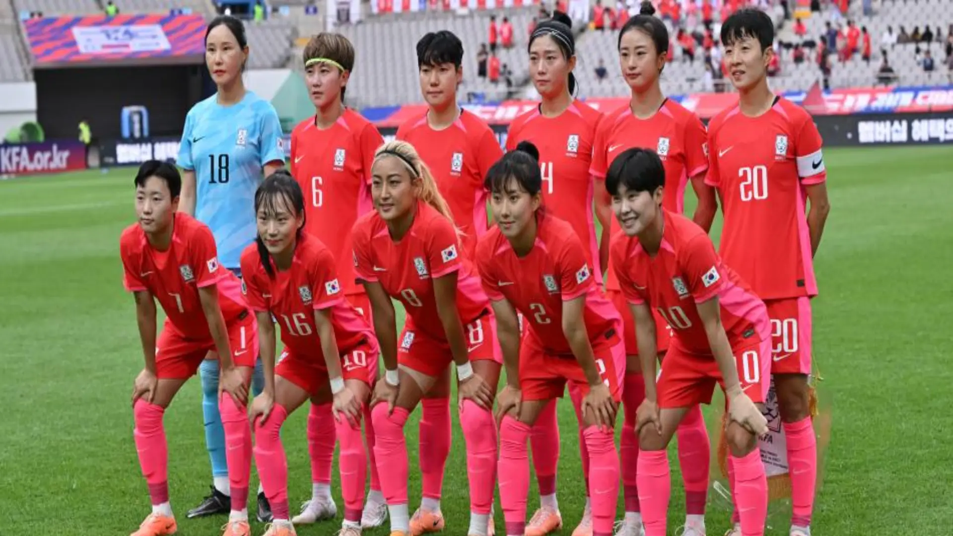 Gesto de humildad de futbolistas coreanas conmueve a Colombia tras su eliminación.