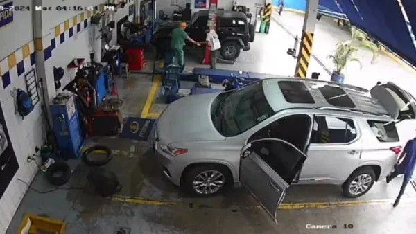 Video: ladrón robó a mano armada a Roberto Lugo, cantante puertorriqueño de salsa, en Jamundí