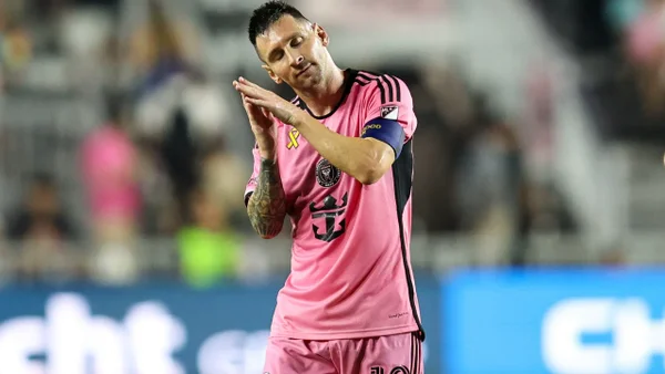 Messi regresó con dos goles y una asistencia tras dos meses fuera de las canchas