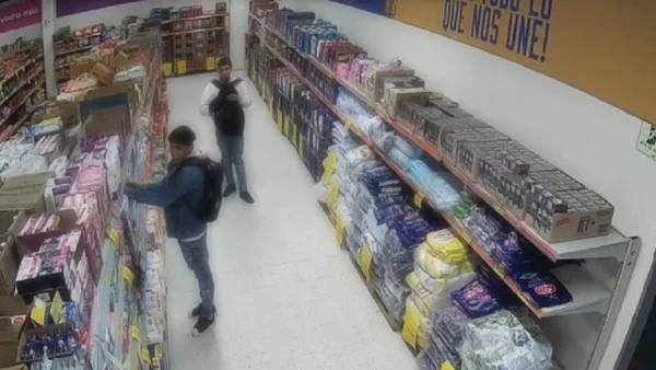 Video | Así era como una peligrosa banda de extranjeros asaltaba almacenes de cadena en Bogotá