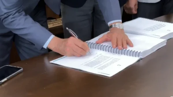 ¿Es legal expedir un decreto que reorganiza el modelo de salud? ¿Es legal expedir un decreto que reorganiza el modelo de salud?