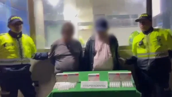 Policía capturó a dos adultos mayores que estaban vendiendo fentanilo en Bogotá Policía capturó a dos adultos mayores que estaban vendiendo fentanilo en Bogotá