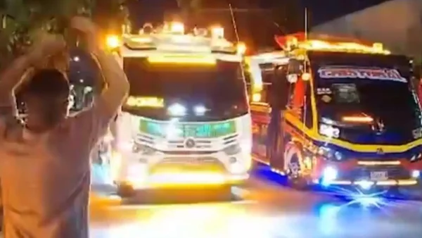 Video | Escándalo en Medellín: buses de servicio público protagonizaron piques ilegales en plena vía