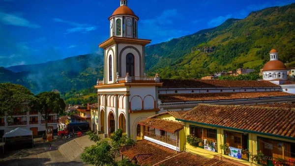 Este es el pueblo de Colombia que flota sobre las nubes: ¿Cómo llegar desde Bogotá y Medellín?