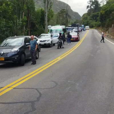 Cierre total en la vía al Llano por accidente que dejó dos personas ...