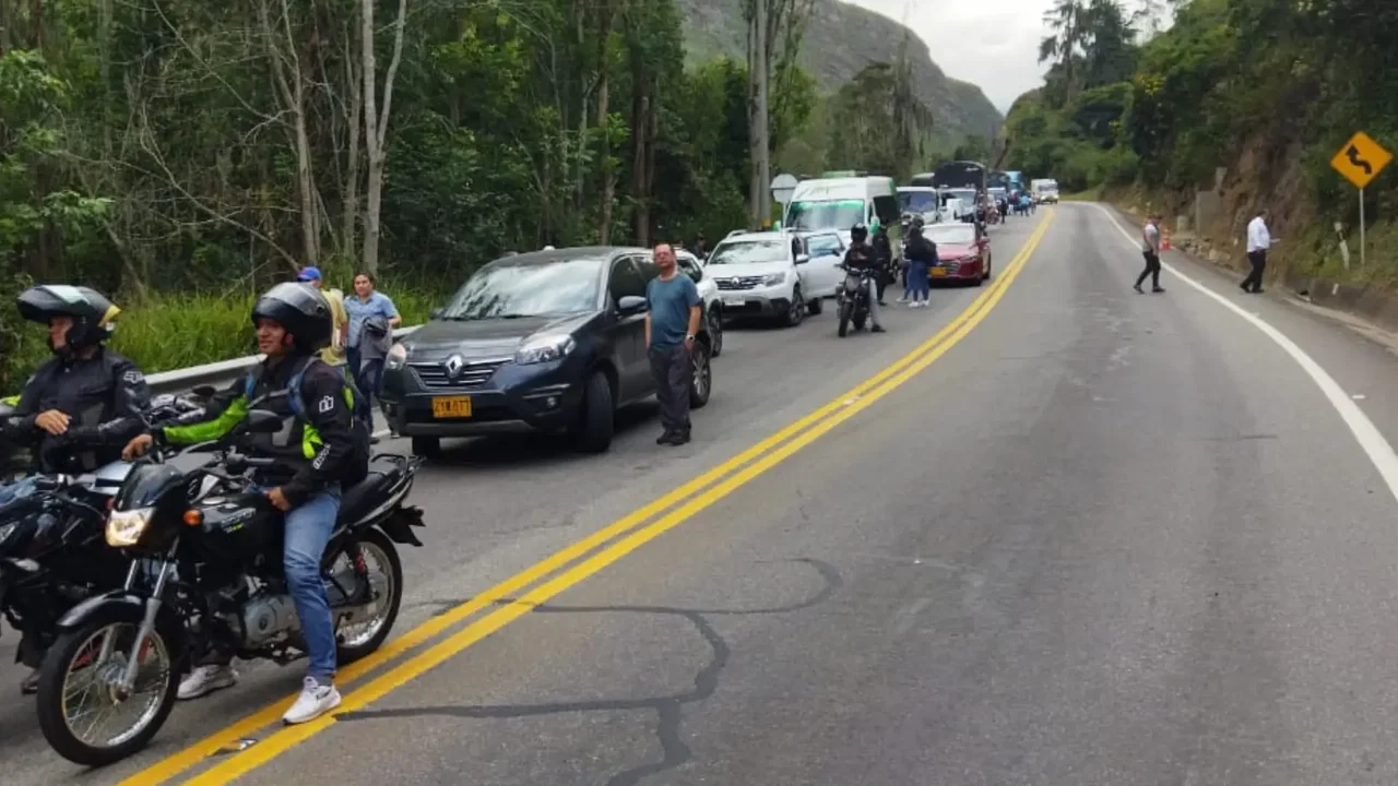 Cierre total en la vía al Llano por accidente que dejó dos personas ...