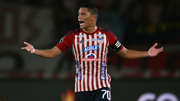 Así quedó la camioneta de Carlos Bacca tras ataque de hinchas: Policía tuvo que intervenir