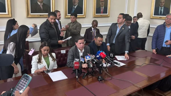 Reforma política del Gobierno Nacional fue radicada por el ministro del Interior Reforma política del Gobierno Nacional fue radicada por el ministro del Interior