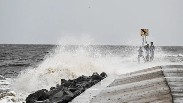 Huracán Helene amenaza con oleajes de hasta seis metros y vientos letales en Florida