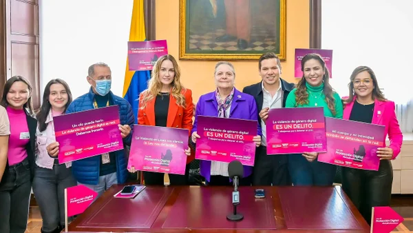 Proponen castigar con cárcel a quienes difundan por internet imágenes íntimas de sus parejas o exparejas