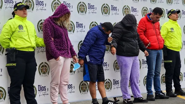 Ladrones se hacían pasar como miembros de la fuerza pública para robar apartamentos en Bogotá Ladrones se hacían pasar como miembros de la fuerza pública para robar apartamentos en Bogotá