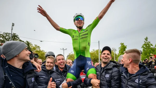 Tadej Pogacar sigue haciendo historia al quedar campeón del Mundial de Ciclismo Tadej Pogacar sigue haciendo historia al quedar campeón del Mundial de Ciclismo