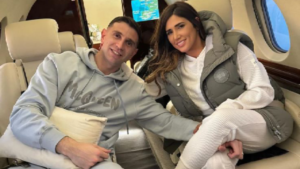 Esposa del 'Dibu' Martínez estalló tras la sanción de la FIFA: "Siempre orgullosa de vos"