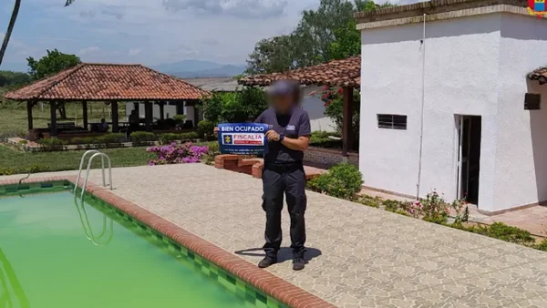 Fiscalía embargó más de 100.000 millones en bienes a red que lavó activos en Colombia y Panamá Fiscalía embargó más de 100.000 millones en bienes a red que lavó activos en Colombia y Panamá