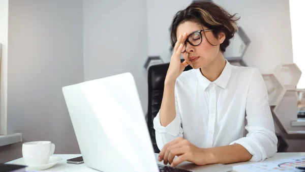 Los hábitos mentales que lo alejan de la felicidad: expertos revelan las claves para superarlo