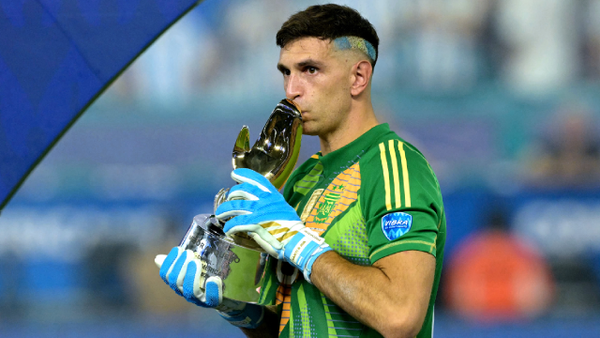 'Dibu' Martínez pasó de las disculpas a una fuerte acusación: "Tienen algo contra mí"