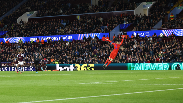Manuel Neuer se rinde ante el talento de Jhon Durán: "Golpeó muy bien la pelota"