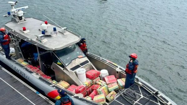 ‘Narcolancha’ con 1.6 toneladas de cocaína fue detenida después de 10 horas de persecución