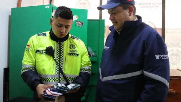 Más de 28 mil celulares recuperados en Bogotá están acumulados en las estaciones de Policía