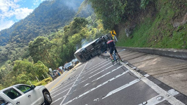 Grave accidente de tránsito en la vía Mosquera - La Mesa