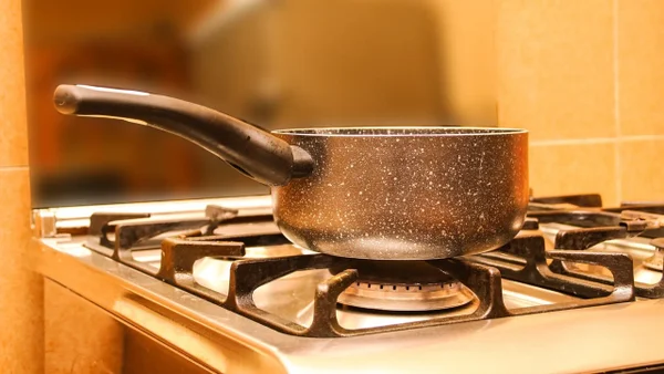 Hombre que quemó con agua hirviendo a su pareja en Leticia fue enviado a la cárcel