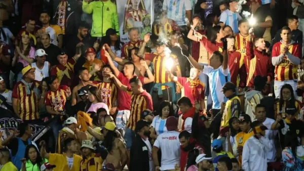 Hinchas del Deportes Tolima fueron detenidos con armas blancas vía a Pereira: en video Hinchas del Deportes Tolima fueron detenidos con armas blancas vía a Pereira: en video