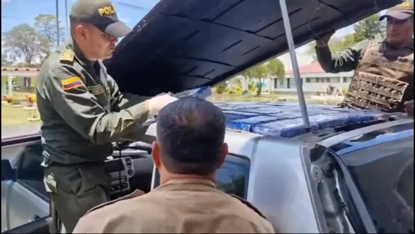 Camuflaban droga en el techo y piso de una camioneta: eran 79 kilos de cocaína