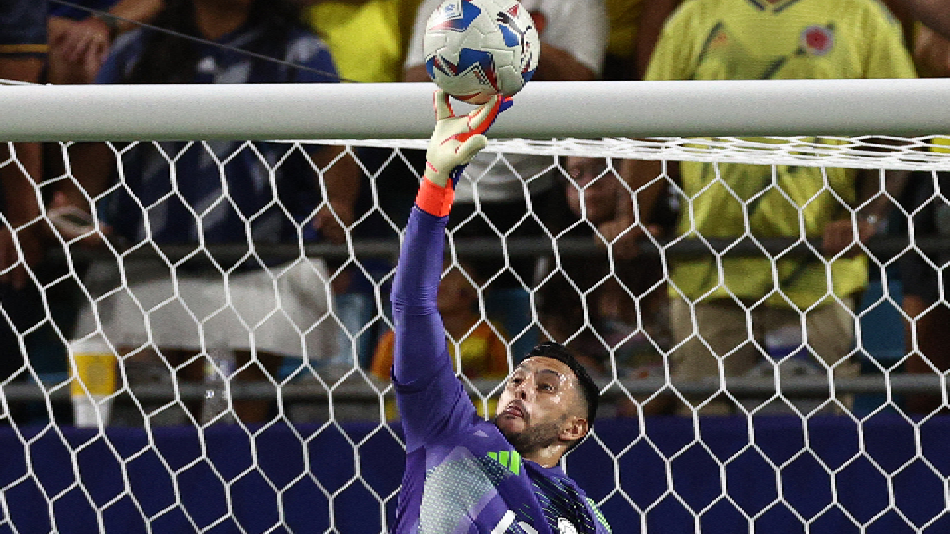 Camilo Vargas y el travesaño salvaron a Colombia: vea la peligrosa llegada de Bolivia