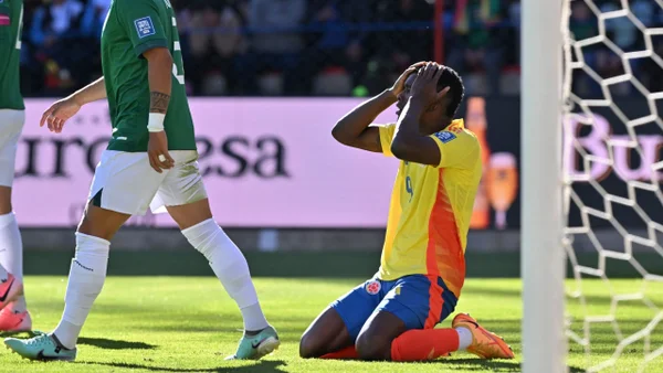 ¡Vuelve y juega! Jhon Córdoba falla otra vez frente a Bolivia: vea la jugada ¡Vuelve y juega! Jhon Córdoba falla otra vez frente a Bolivia: vea la jugada