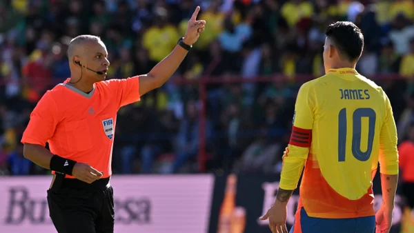 ¿Era penal para Colombia? La enorme polémica por una dudosa mano en el área de Bolivia