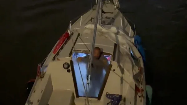 Este es el hombre que sobrevivió al huracán Milton en su velero: "Dios me dijo que me quedara"