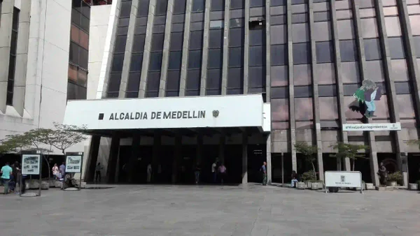 Cuatro exservidores públicos de la Alcaldía de Medellín fueron imputados por presunta corrupción