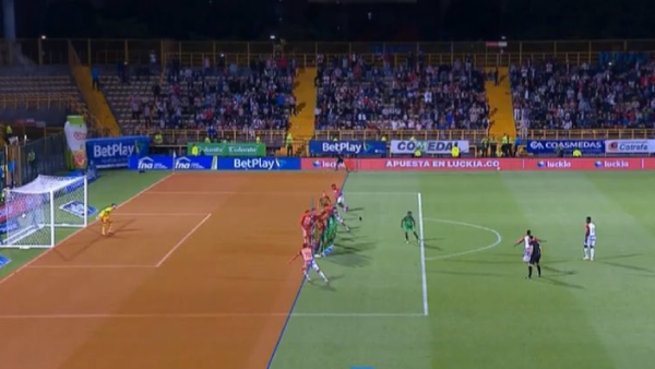 Junior fue víctima de un grave error del VAR: trazaron mal las líneas en una revisión de penalti