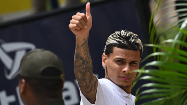 Richard Ríos protagonizó emotivo gesto con dos niños en el 'Metro': no aguantaron las lágrimas Richard Ríos protagonizó emotivo gesto con dos niños en el 'Metro': no aguantaron las lágrimas